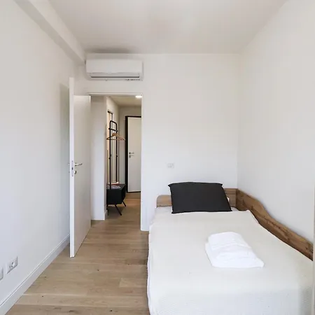 Modern Deluxe - 15min Colosseum, Ac, Wifi & Metro 5min Apartamento Roma