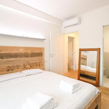 Apartamento Modern Deluxe - 15min Colosseum, Ac, Wifi & Metro 5min Roma