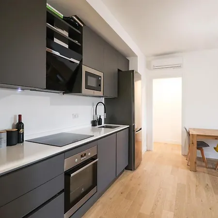 Apartamento Modern Deluxe - 15min Colosseum, Ac, Wifi & Metro 5min Roma