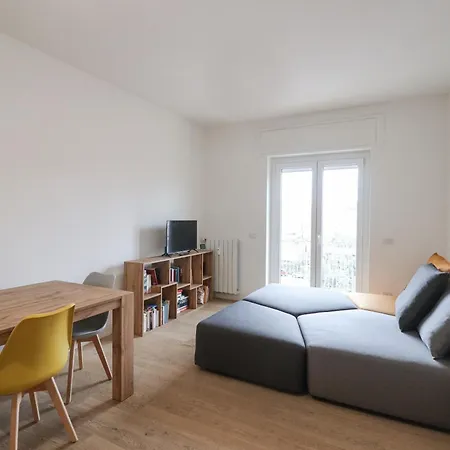 Apartamento Modern Deluxe - 15min Colosseum, Ac, Wifi & Metro 5min Roma